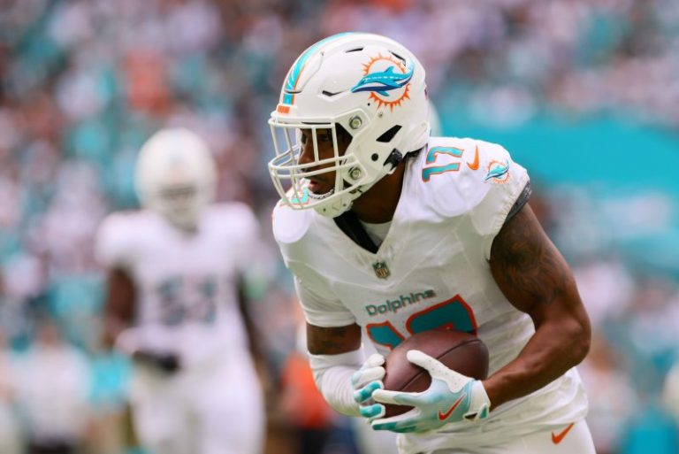 Jaylen Waddle injury update: Dolphins WR injures knee vs Texans