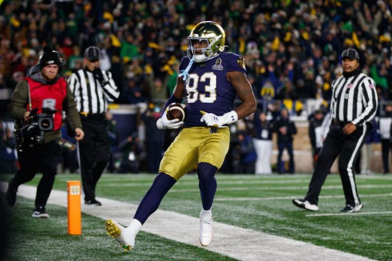 Notre Dame topples Indiana to reach College Football Playoff quarterfinals