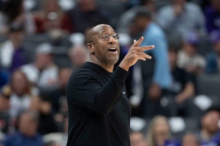 Kings fire coach Mike Brown amid five-game losing streak