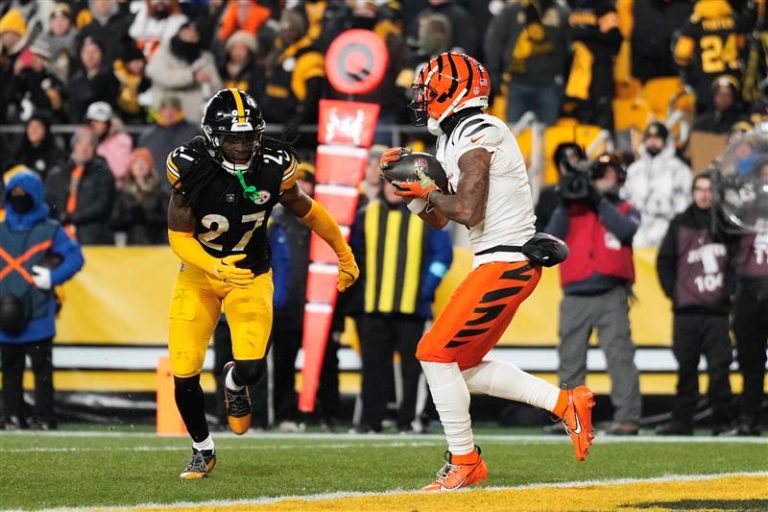 Bengals vs. Steelers highlights: Cincinnati keeps playoff hopes alive