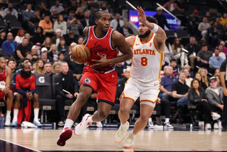 Clippers star Kawhi Leonard makes season debut in win vs. Hawks