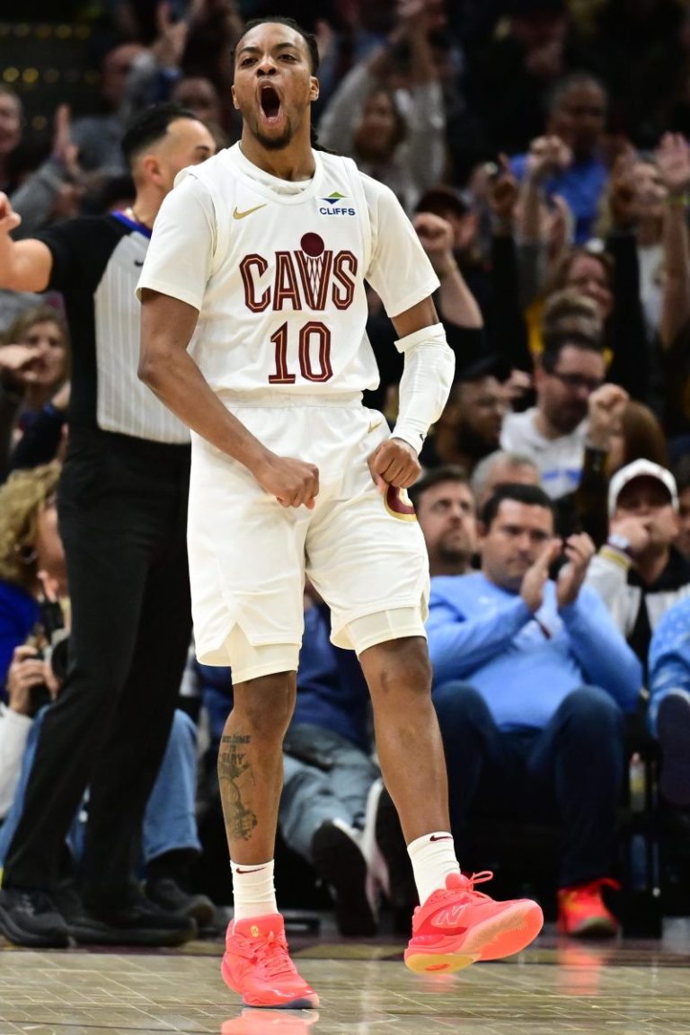 Cavs win clash of NBA’s top two teams, end Thunder’s win streak