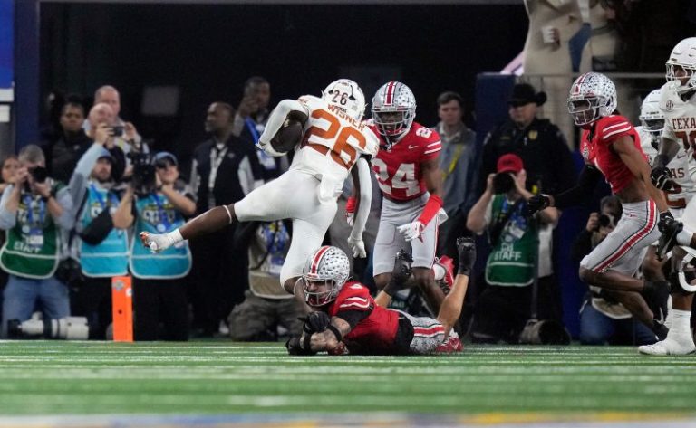 Social media reacts to Texas’ goal-line toss vs Ohio State in CFP