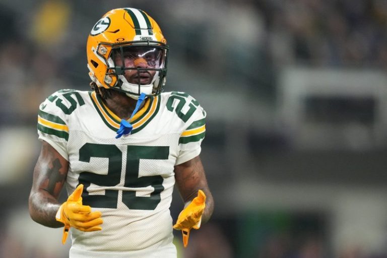 Packers lose fumble on controversial opening kickoff vs. Eagles