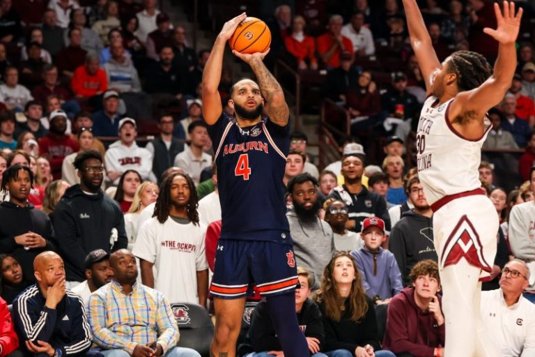 Auburn grabs No. 1 spot in men’s basketball poll after Tennessee tumbles