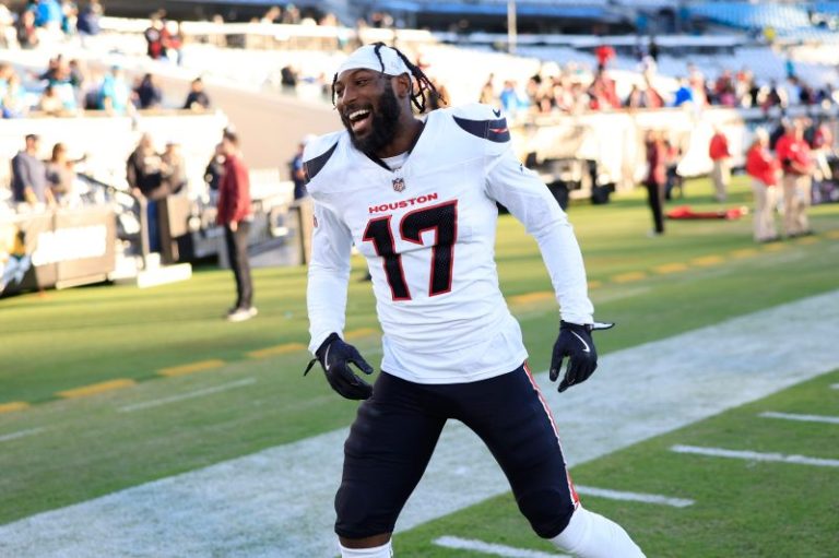 VIDEO: Texans CB Kris Boyd shoves coach
