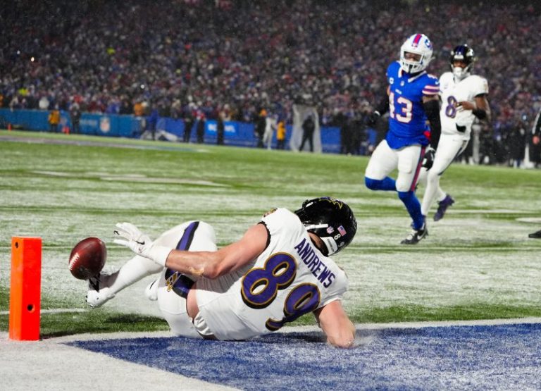 Divisional playoffs: Shocking drop, stunning upset highlight weekend