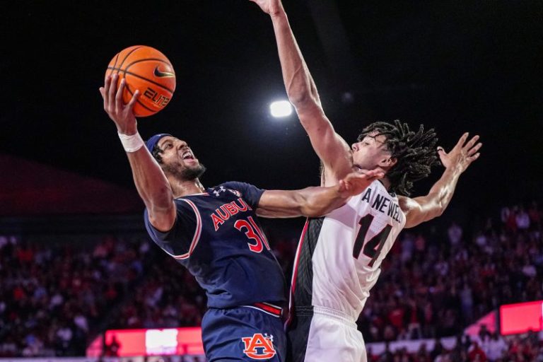 Top 10 clash in the SEC leads college basketball weekend games to watch