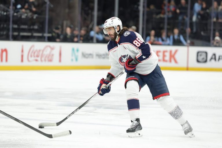 NHL tracker: Blue Jackets’ goal leader breaks jaw on fluke play
