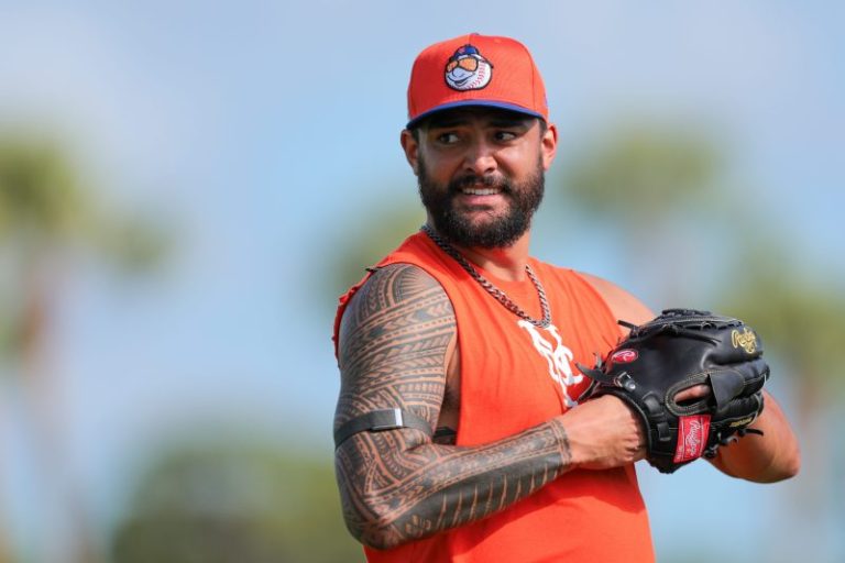 Mets down two starters for opening day after lefty strains oblique