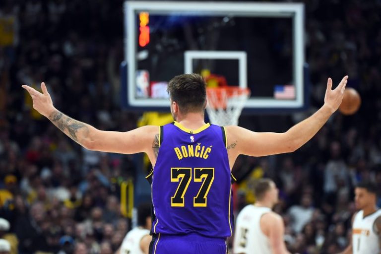 Mavericks vs. Lakers: Picks, predictions, odds for tonight’s game