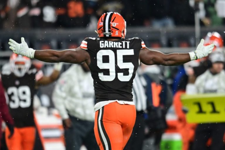 Browns owner declined meeting with DE Garrett after trade request