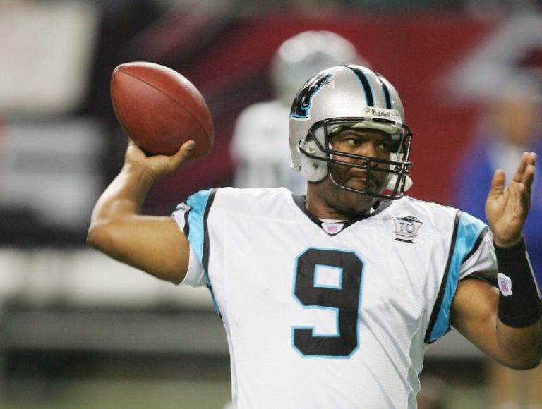 Ex-NFL QB snags foul ball from Dodgers player in Tokyo