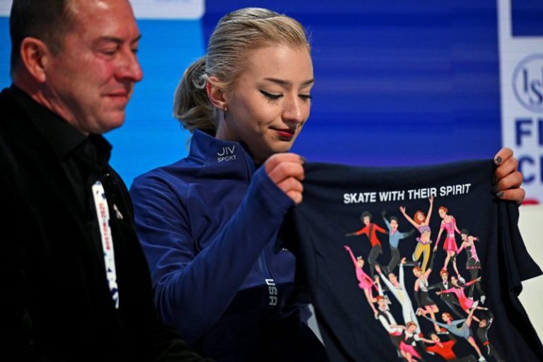 At figure skating worlds, a touching tribute to crash victims