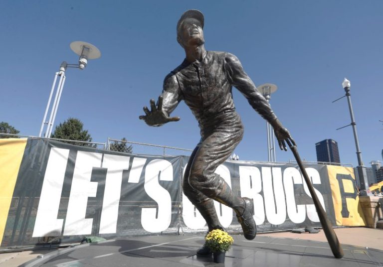 Pirates apologize to Clemente family after ad replaces No. 21 logo