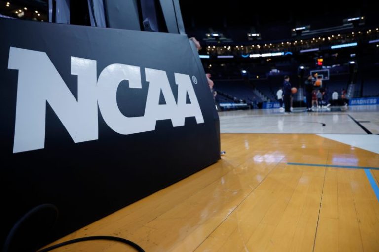 Judge delays NCAA settlement that would allow athlete revenue sharing