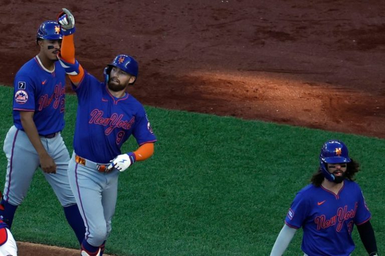 Mets player ties team record with nine RBI in blowout win