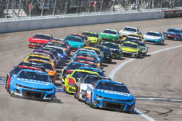 Polesitter Kyle Larson dominates to capture AdventHealth 400