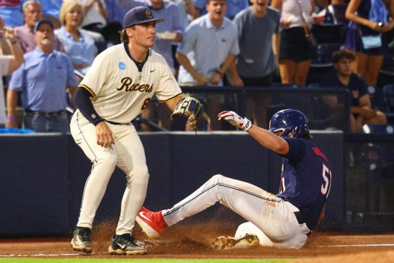 Underdog Murray State stuns host team to make baseball super regionals