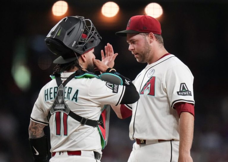 Former Cy Young winner awaits word on possible elbow injury