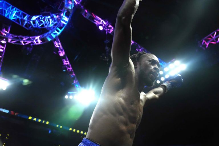 Keyshawn Davis allegedly headbutts boxer who beat his brother