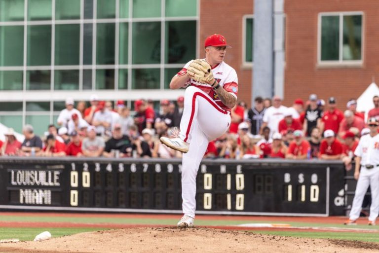 Who wins on Day 1? Predictions, picks for openers at College World Series