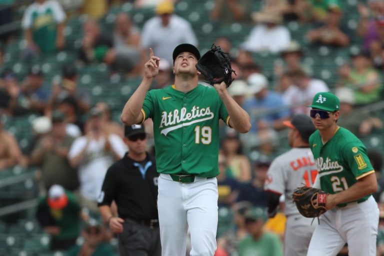 MLB trade deadline winners and losers: Padres go big to hunt Dodgers