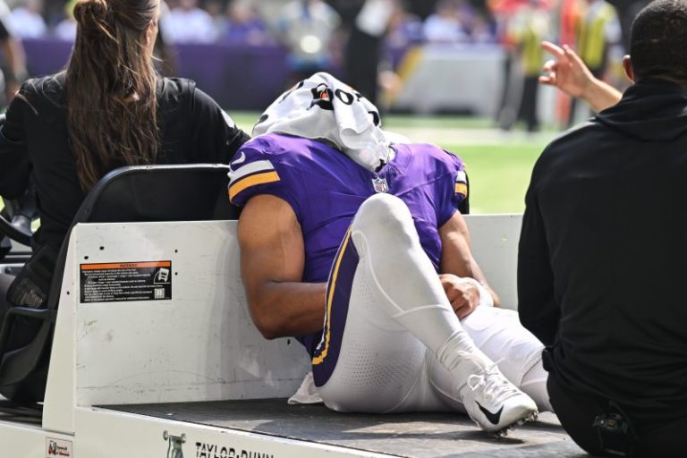 Vikings wide receiver suffers ‘pretty significant’ left knee injury