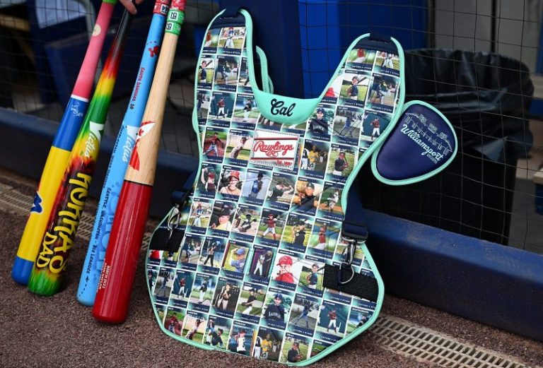 Look: Cal Raleigh honors teammates with special chest protector