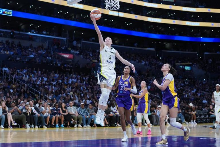 Top pick Paige Bueckers breaks WNBA rookie points record