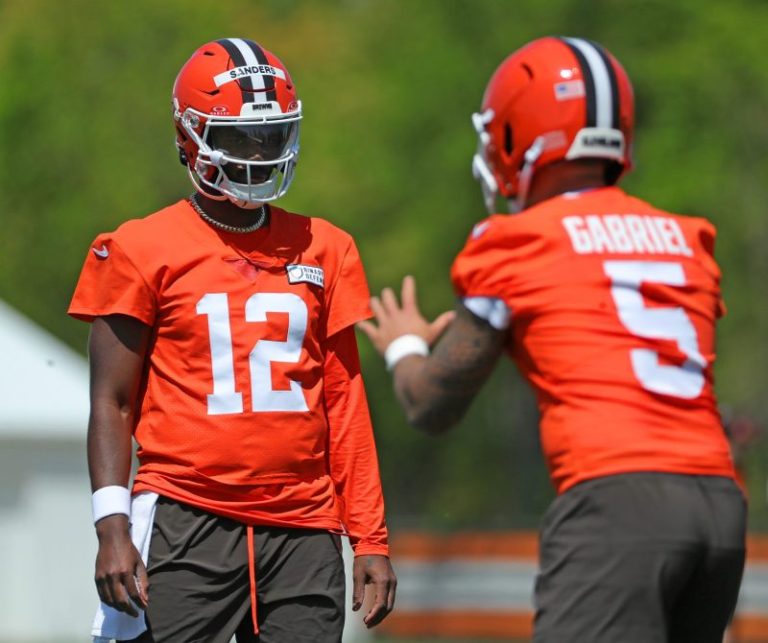 Who is winning the Browns QB battle? Shedeur Sanders vs Dillon Gabriel
