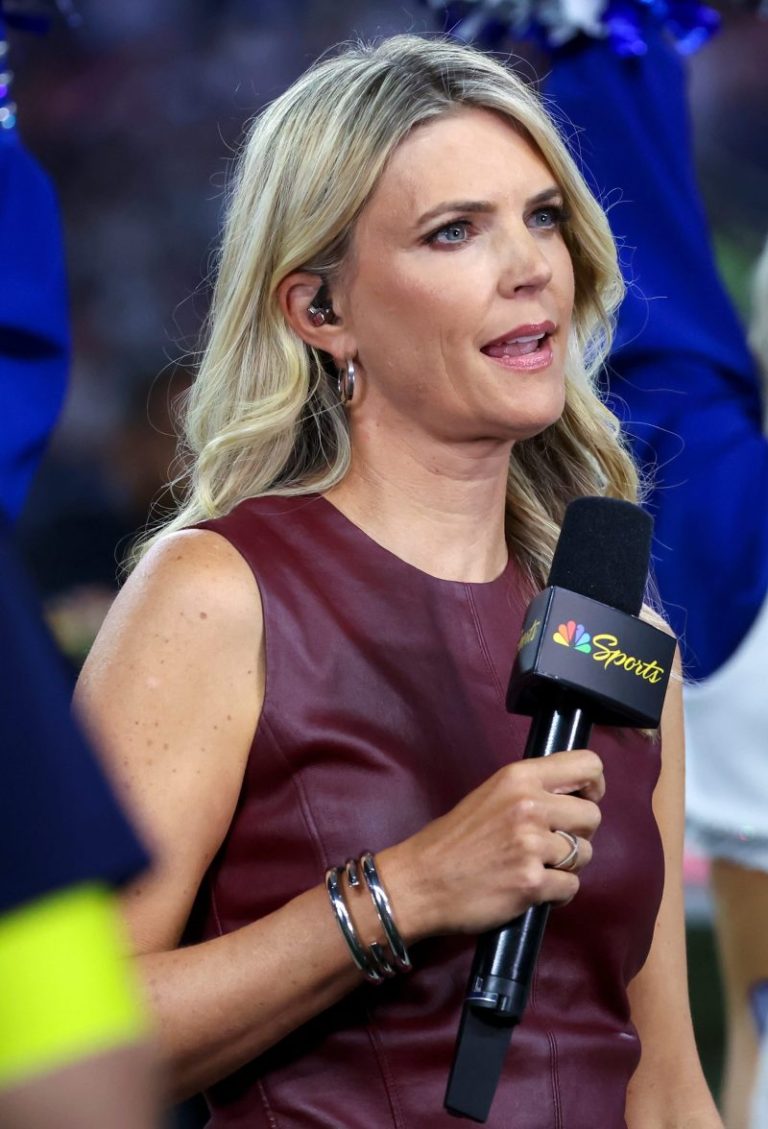 Reporter celebrates 25-year broadcasting mark with Cowboys-Eagles