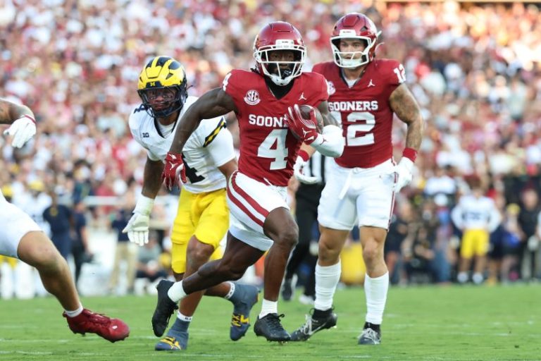 Oklahoma announces itself as playoff contender in thumping of Michigan