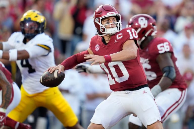Big names tumble from college football quarterback rankings