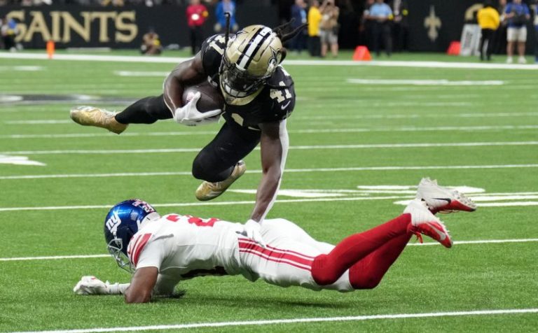 Alvin Kamara may not be dealt ahead of trade deadline: Rumors