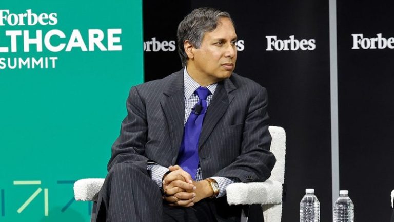 ‘Both sides are wrong’: Longtime Obamacare critic says GOP is mistaken in shutdown struggle