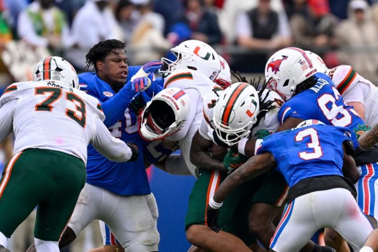 Was this SMU field goal good? Controversial call rules no