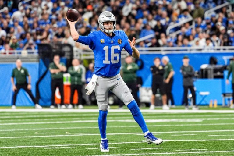 Here are 16 players to start or sit for fantasy football Week 14