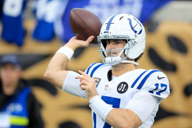 Daniel Jones suffers non-contact injury vs. Jaguars
