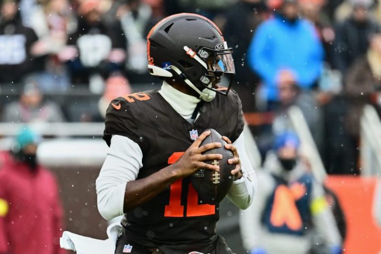 How did Shedeur Sanders do against the Titans today?