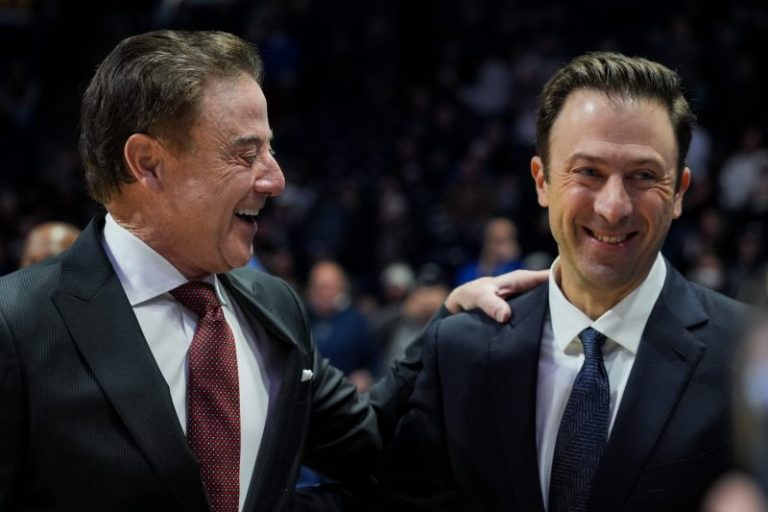 Rick Pitino becomes latest coach to win 900 college basketball games