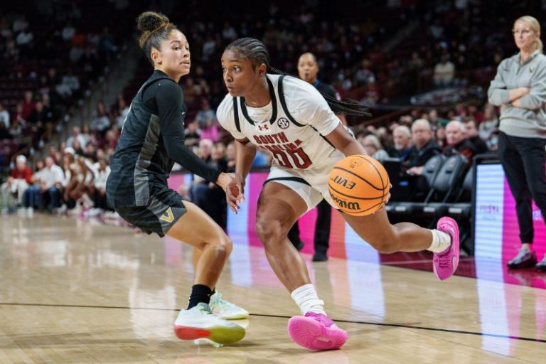 South Carolina bounces back, hands Vanderbilt first loss of season