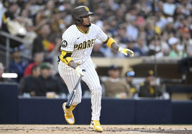 San Francisco Giants sign 3-time batting champ to 1-year deal