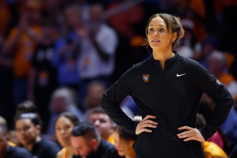 Tennessee women’s coach snubs Ole Miss in handshake line after loss