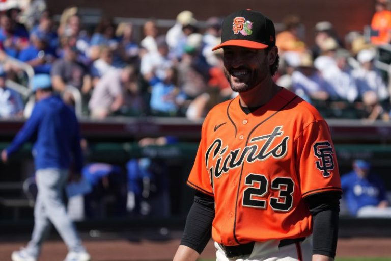 New Giants manager had the most bizarre Sunday. What made it so weird?