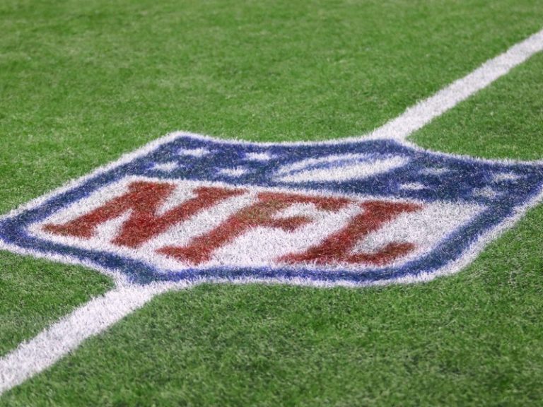 NFL salary cap to crest $300 million for first time in league history