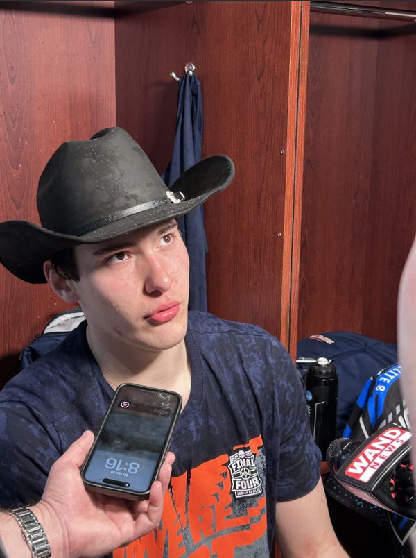 David Mirkovic celebrates Illinois’ Final Four berth with Texas accessory