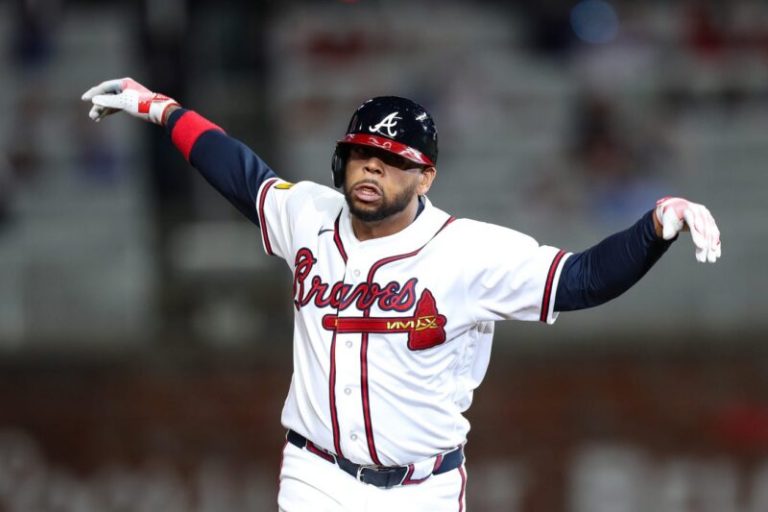 Grieving Dominic Smith hits walk-off slam in first game with Braves